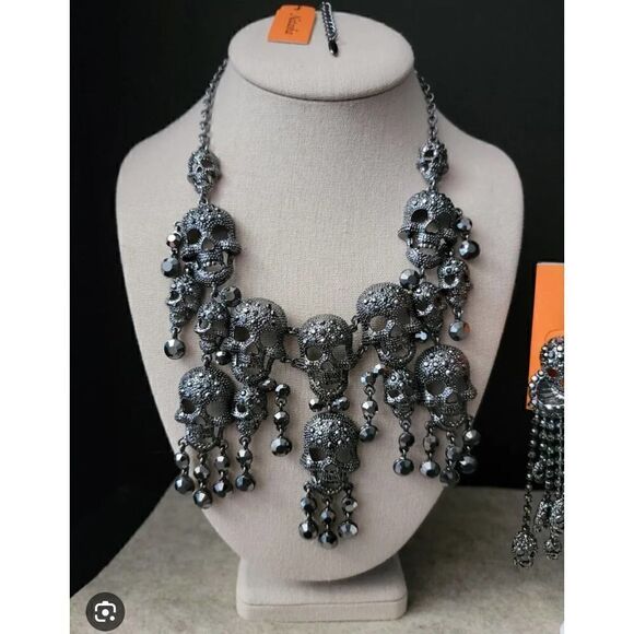Natasha couture pave dangle black rhinestone skull collar necklace & earrings - Picture 3 of 12